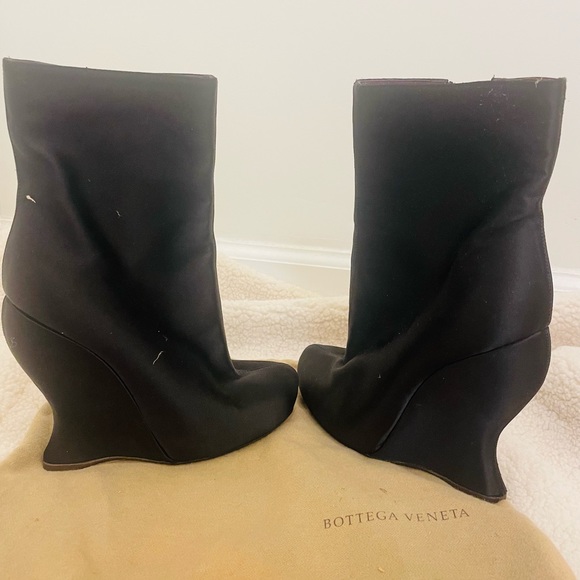 56119 Authentic Bottega Veneta black satin boots - Picture 9 of 9